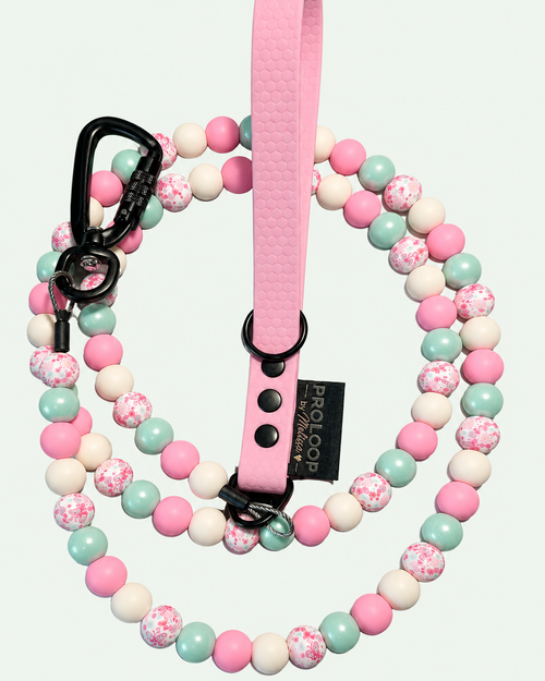 Ketting met saliegroene achtergrond