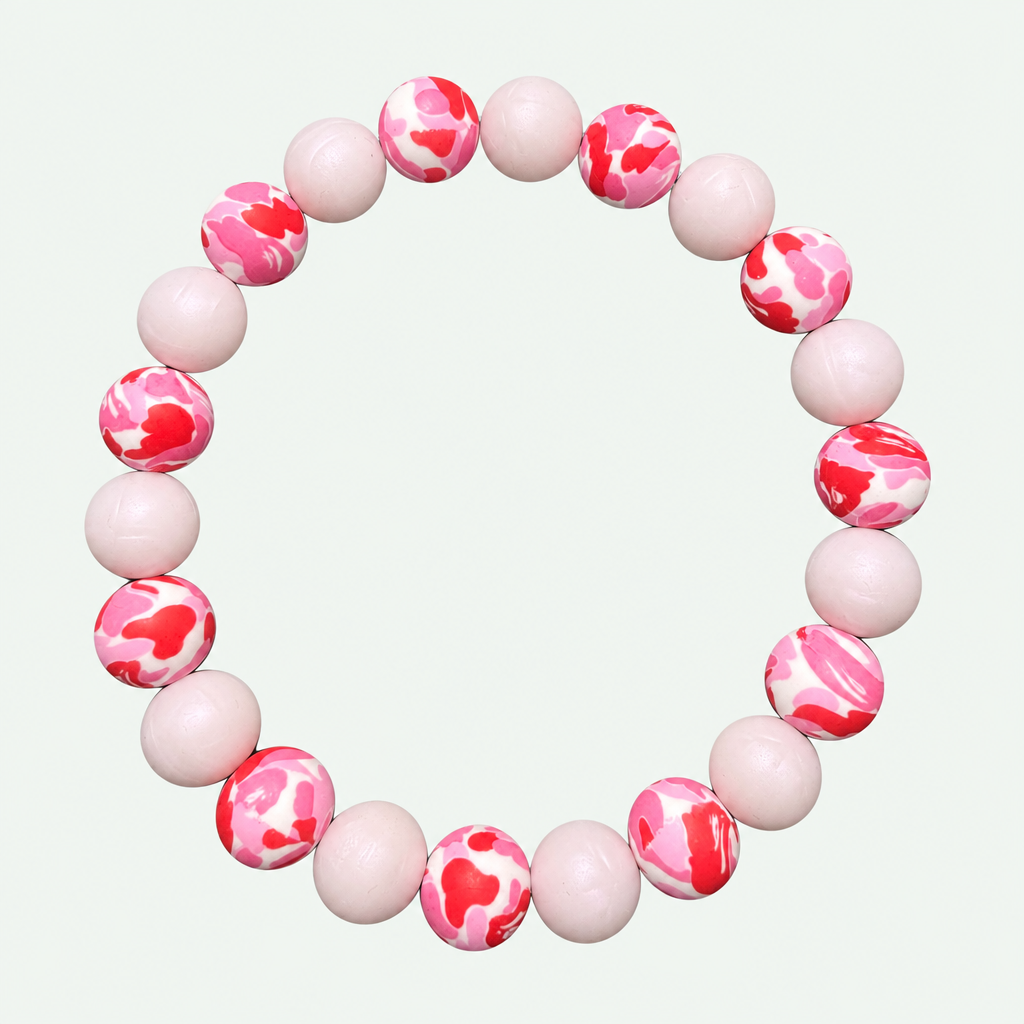 Roze camo kralen halsband salie groen achtergrond